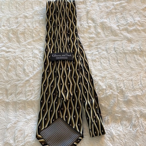 Kilburne & Finch - Fine Clothiers - 100% Silk Vintage Tie - Picture 2 of 5